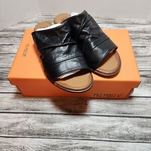Miz‎ Moo Dandelion Sandals